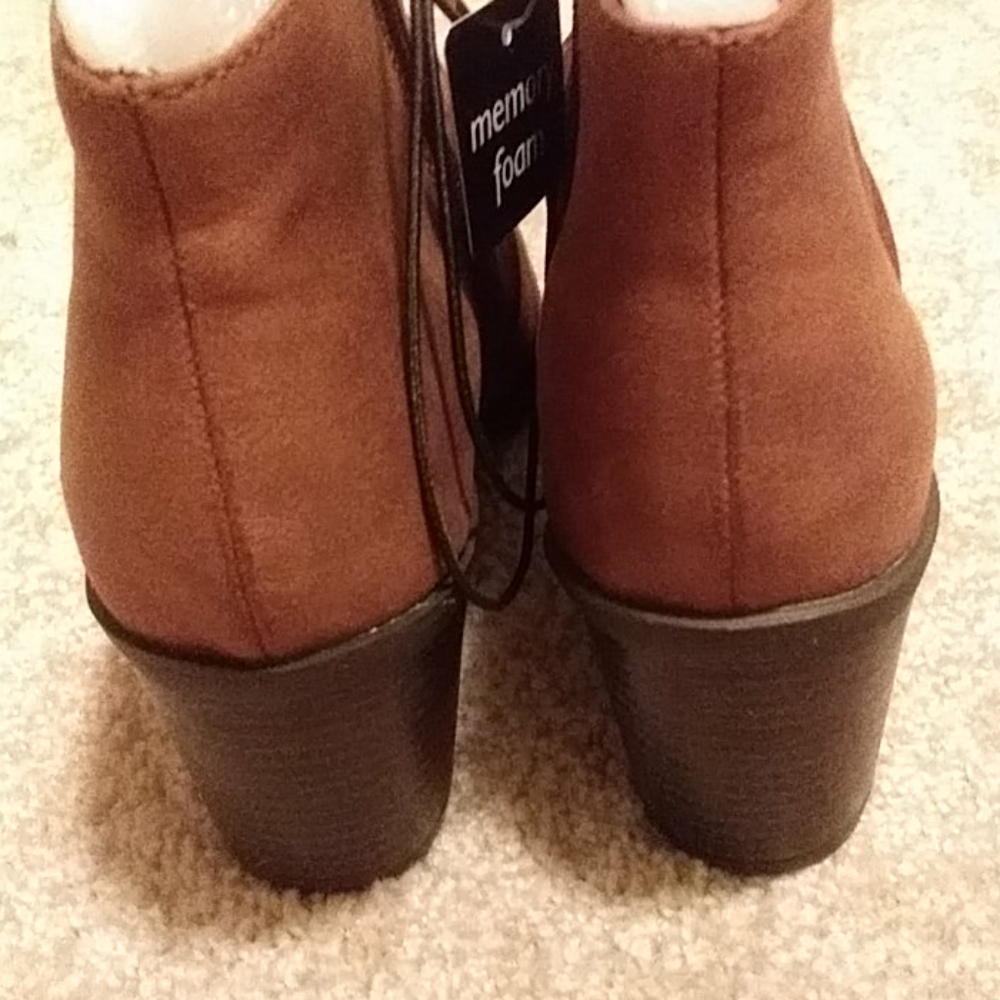 Shoe - Picture 3 of 8